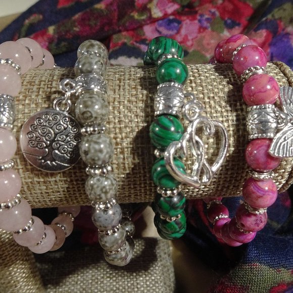 Handmade single-charm stretch bracelets - Picture 4 of 15